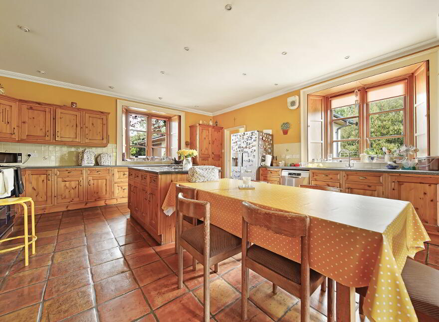 8 Ballynahatty Road, Omagh, BT78 1PN