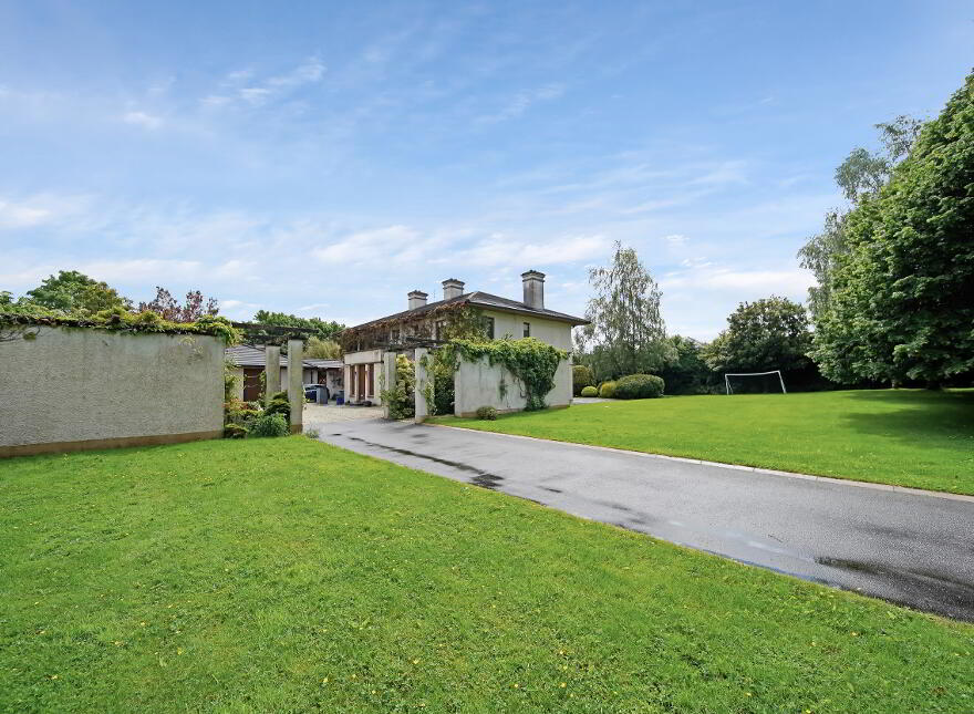 8 Ballynahatty Road, Omagh, BT78 1PN