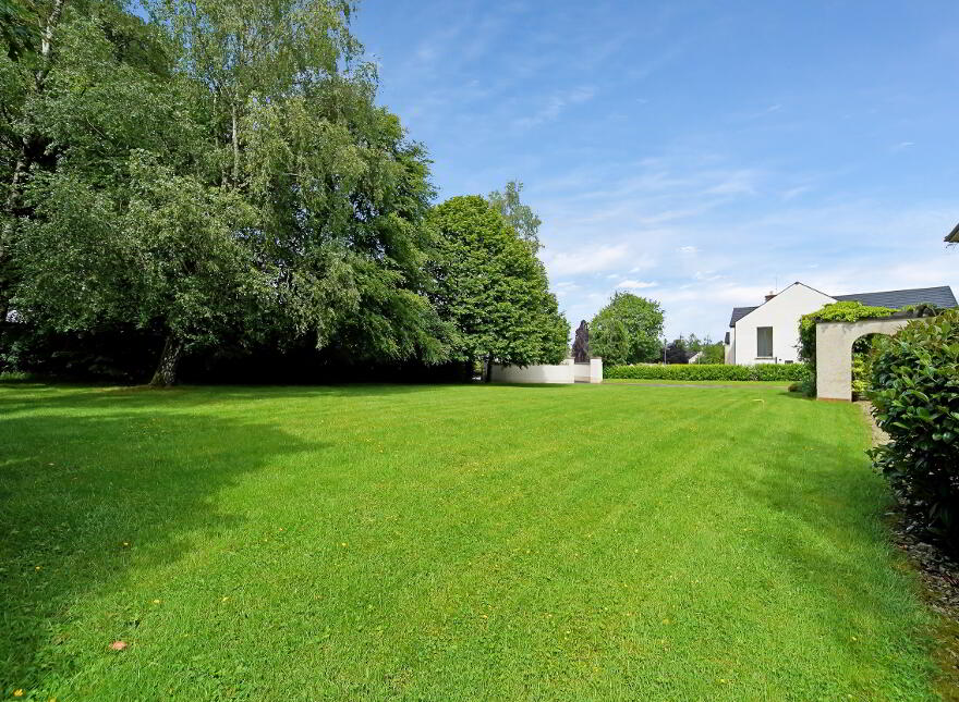 8 Ballynahatty Road, Omagh, BT78 1PN