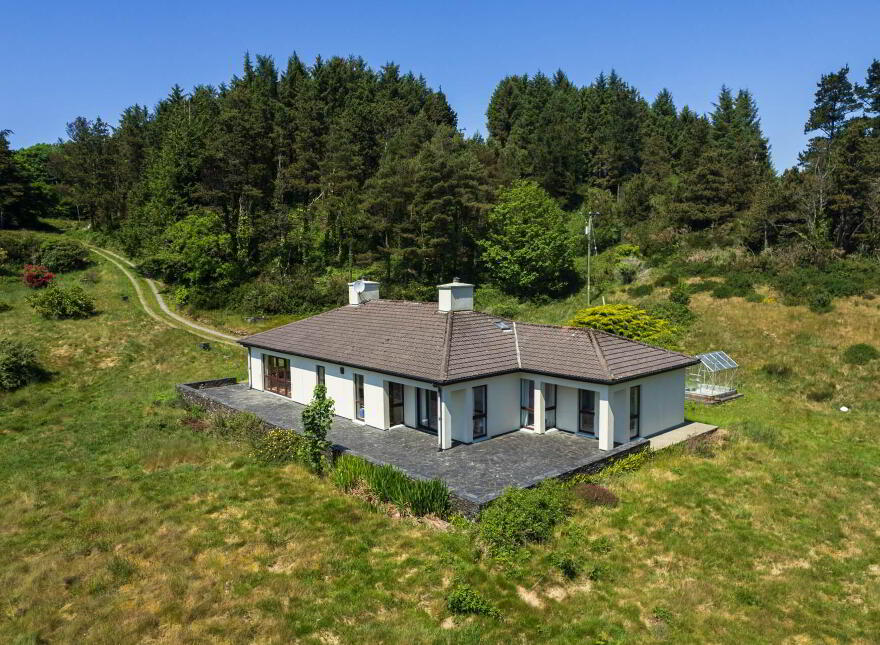 Kilcoe, Aughadown, Skibbereen, P81P440