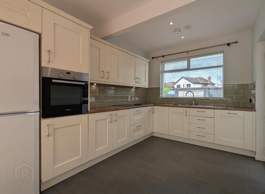 3 Queensway, Carryduff, Belfast, BT8 8NX