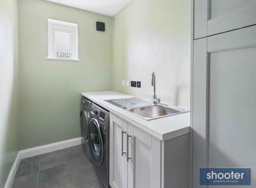 6 Ballybot Close, Newry, BT35 8XW