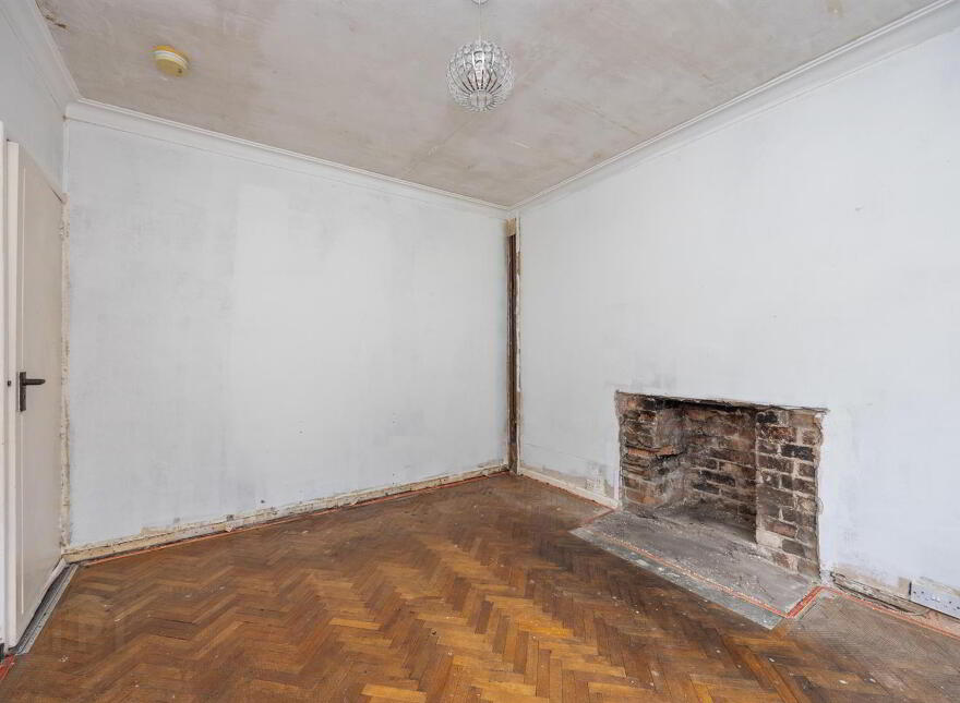 42 Gilnahirk Park, Belfast, BT5 7DY