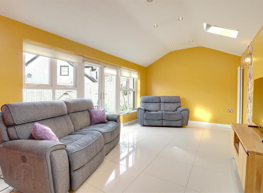 17 Cairndore Walk, Newtownards, BT23 8PE