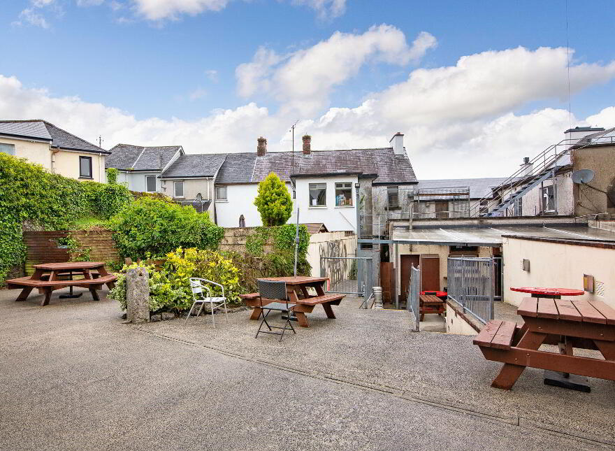 Foley's Bar, Wolf Tone Square, Tubbercurry