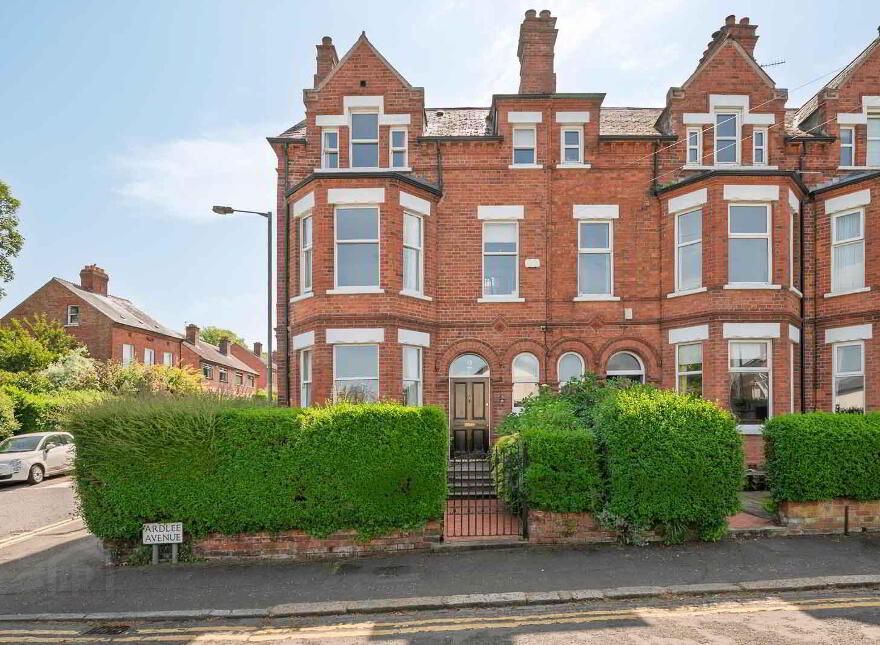 2 Ardlee Avenue, Holywood, BT18 9LT