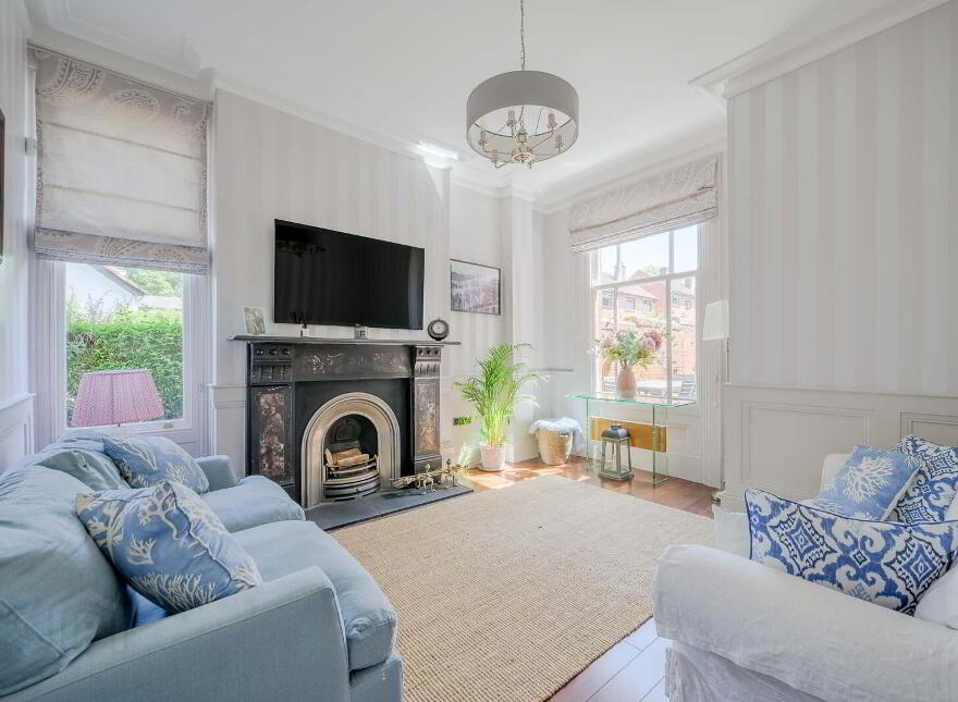 2 Ardlee Avenue, Holywood, BT18 9LT