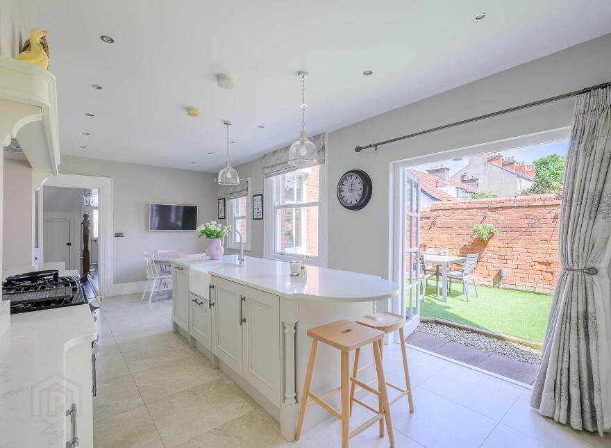 2 Ardlee Avenue, Holywood, BT18 9LT