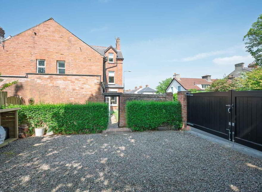 2 Ardlee Avenue, Holywood, BT18 9LT