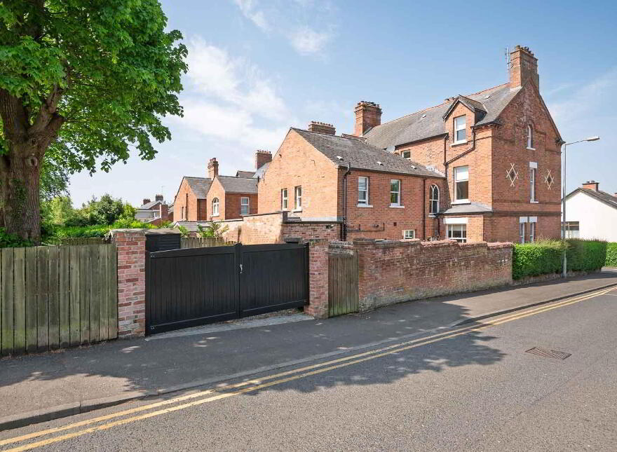 2 Ardlee Avenue, Holywood, BT18 9LT