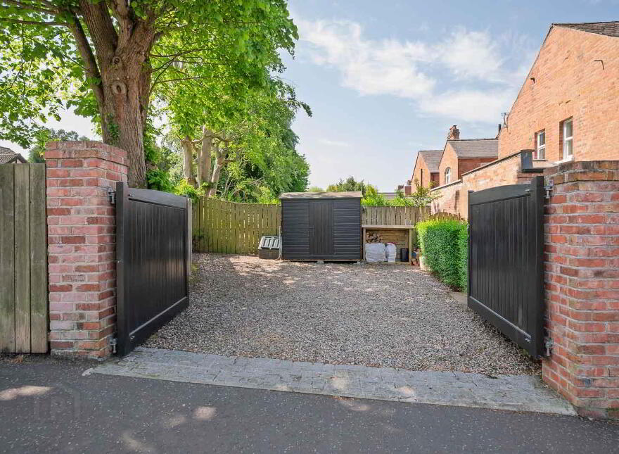 2 Ardlee Avenue, Holywood, BT18 9LT