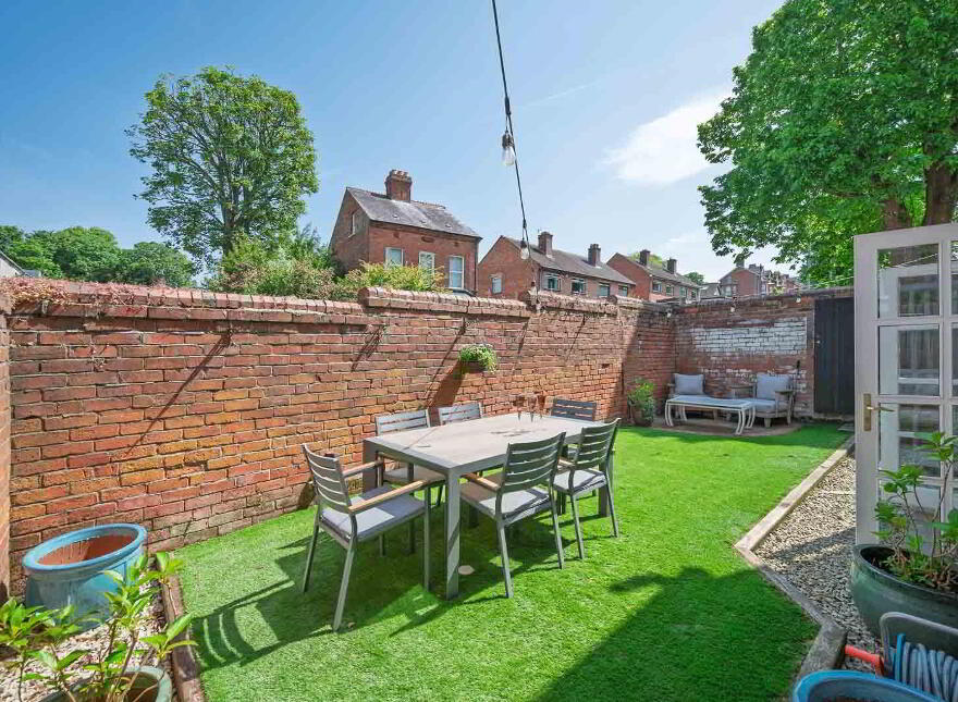 2 Ardlee Avenue, Holywood, BT18 9LT