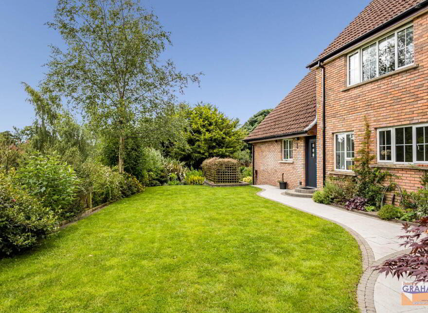 16 Thornhill Gardens, Lisburn, BT28 3EQ