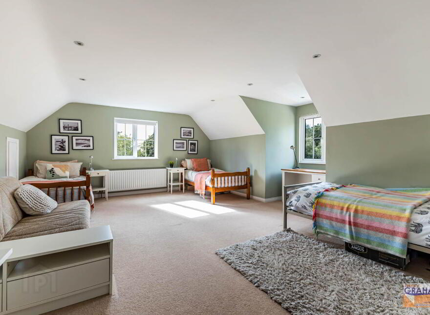 16 Thornhill Gardens, Lisburn, BT28 3EQ