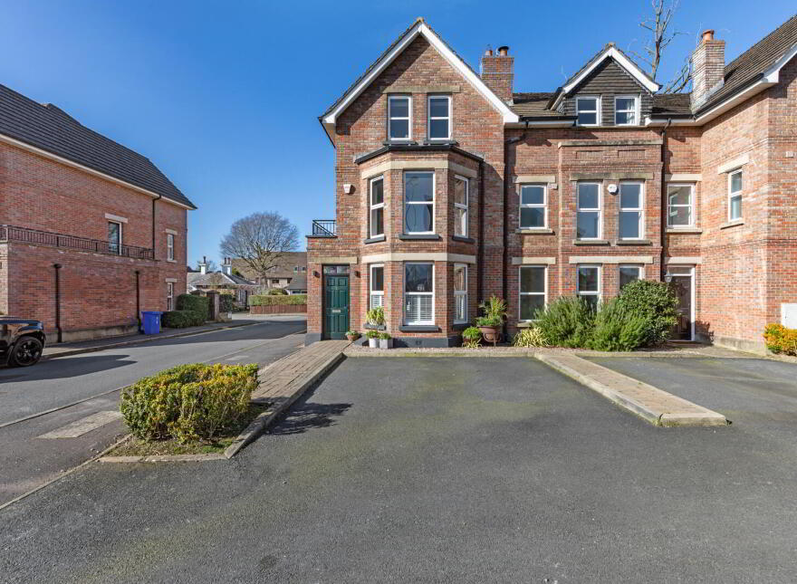 2 Strathearn Lane, Belfast, BT4 2BT