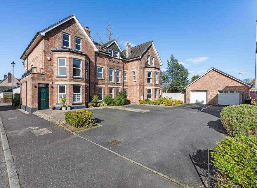 2 Strathearn Lane, Belfast, BT4 2BT