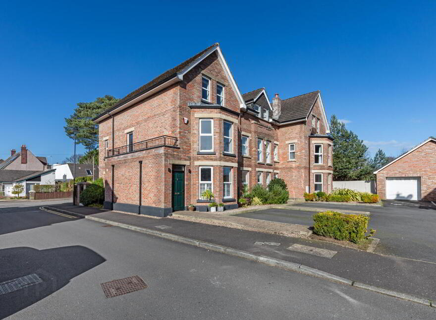 2 Strathearn Lane, Belfast, BT4 2BT