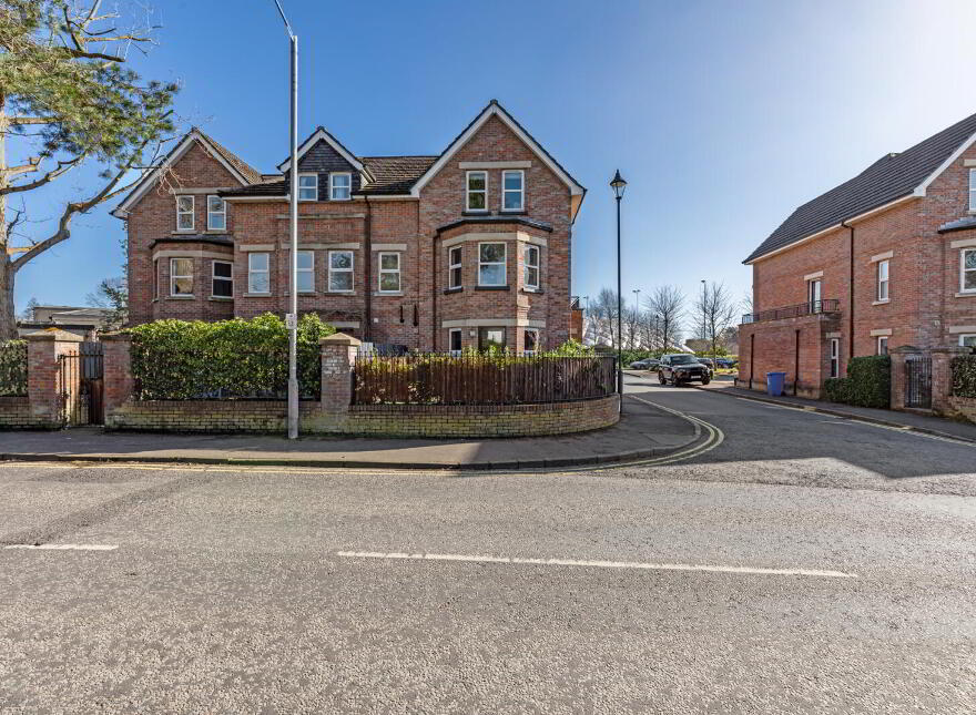 2 Strathearn Lane, Belfast, BT4 2BT