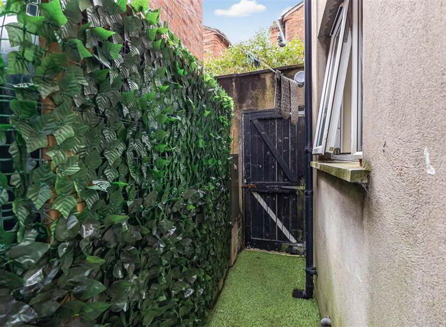 3 Sandhurst Gardens, Stranmillis, Belfast, BT9 5AW
