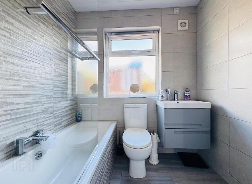 24 Ardgart Place, Rathcoole, Newtownabbey, BT37 9AW
