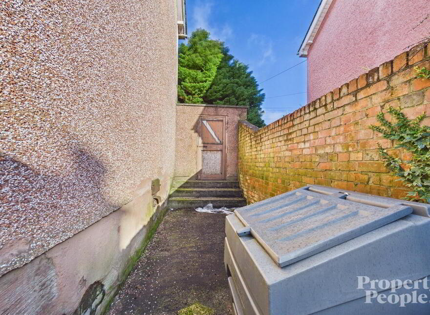 43 Stratford Gardens, Belfast, BT14 7NR