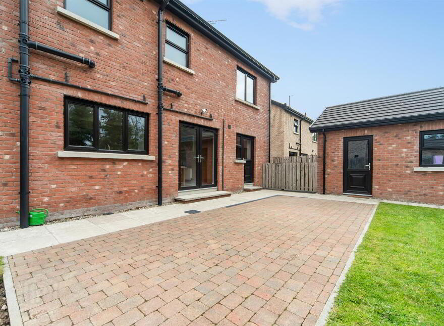 72 Graysfield, Crossgar, Downpatrick, BT30 9HG