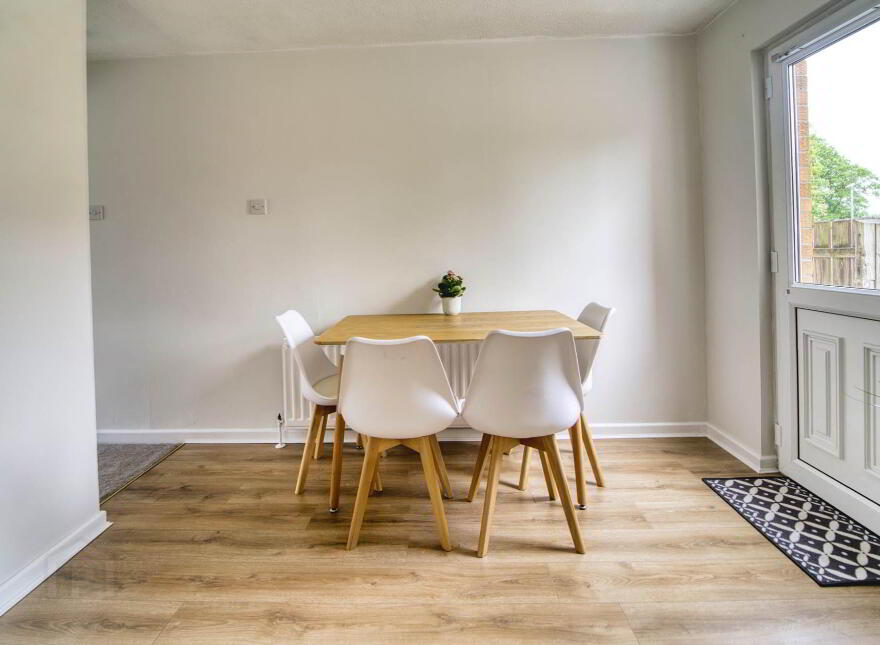 35 Hilden Court, Lisburn, BT27 4YL