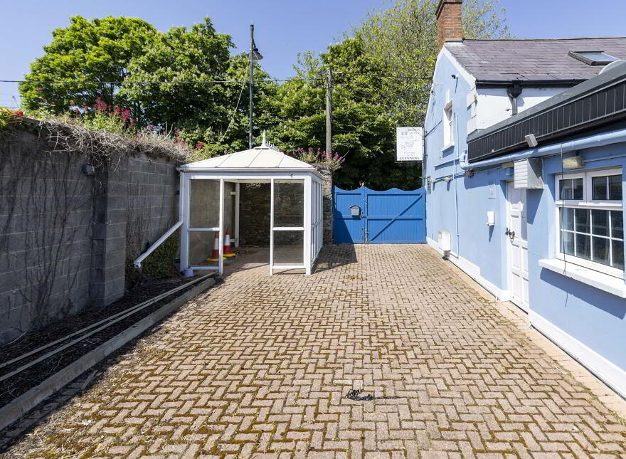 Former Licensed Premises & Apartment, With Development Potent...Castlebellingham, A91ND89