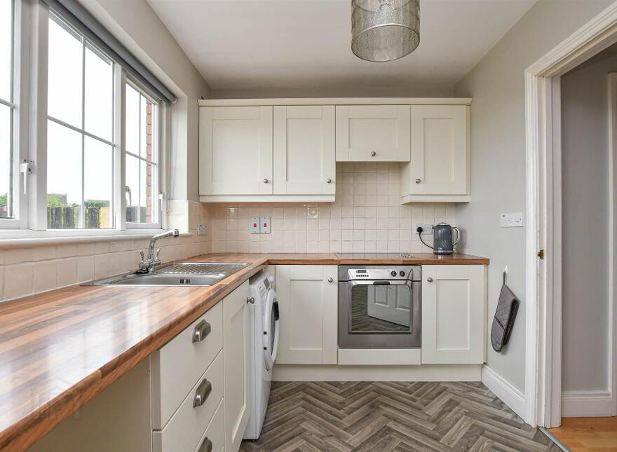 15 Demesne Avenue, Downpatrick, BT30 6UY