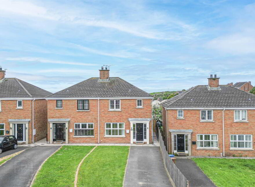 15 Demesne Avenue, Downpatrick, BT30 6UY
