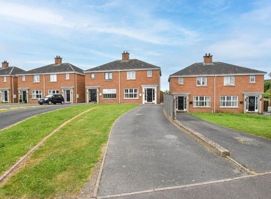 15 Demesne Avenue, Downpatrick, BT30 6UY