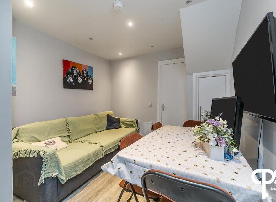 11 College Place North, Belfast, BT1 6BE