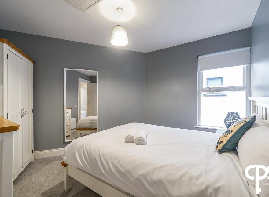 11 College Place North, Belfast, BT1 6BE