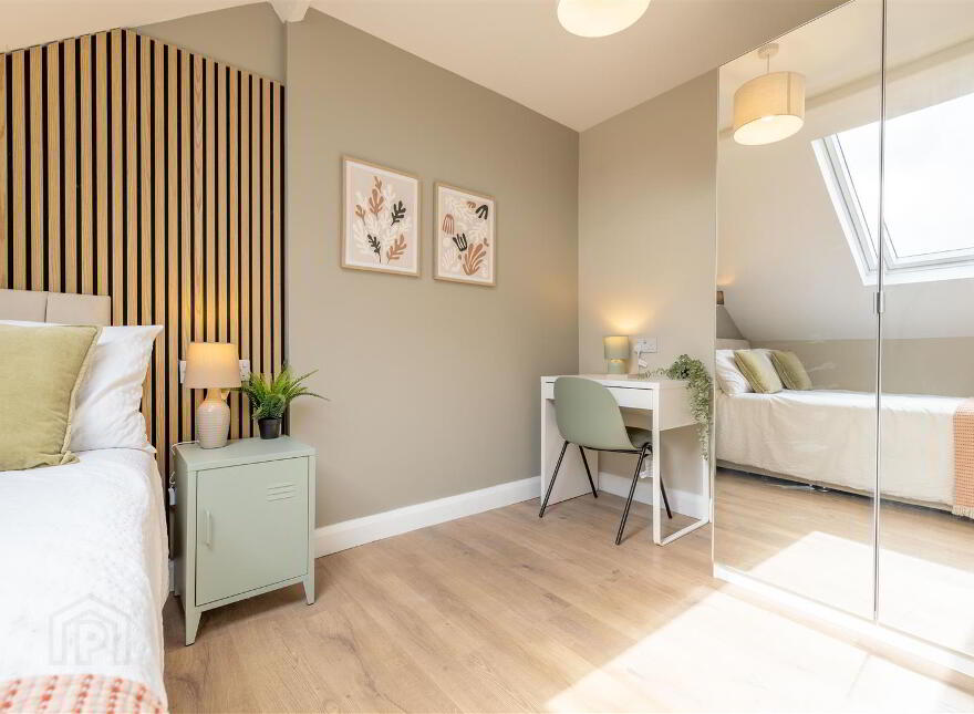 Room 4 28, Glendower Street, Belfast, BT6 8PD