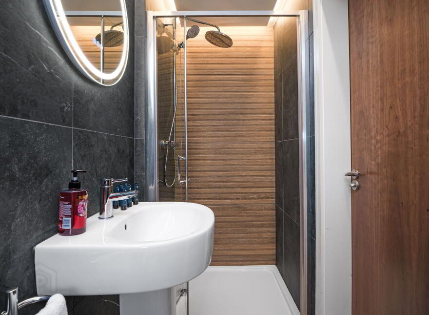2 Glencairn, 113 Glenarm Road, Larne, BT40 1EE