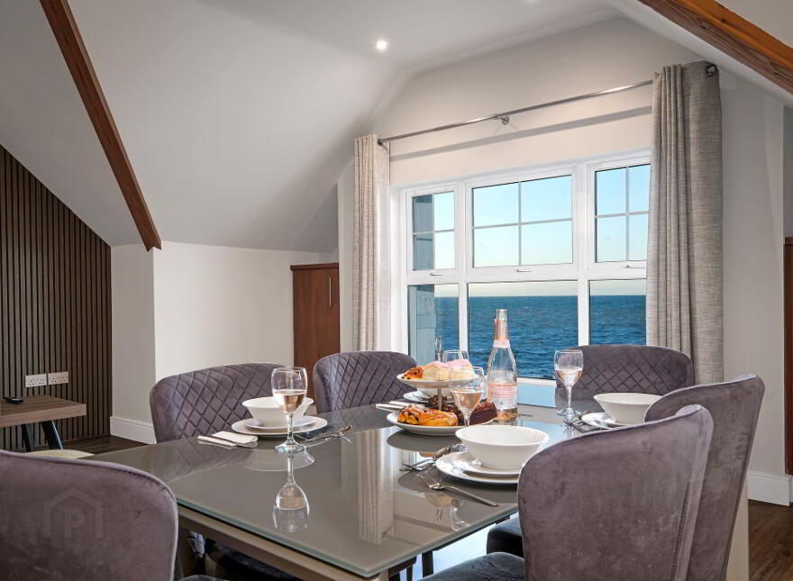 2 Glencairn, 113 Glenarm Road, Larne, BT40 1EE