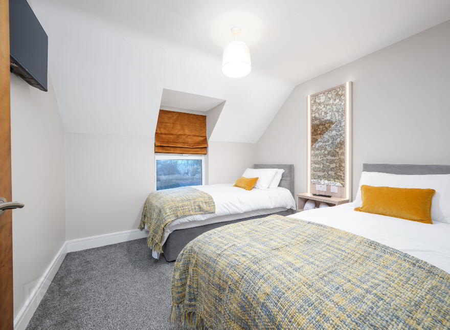 2 Glencairn, 113 Glenarm Road, Larne, BT40 1EE