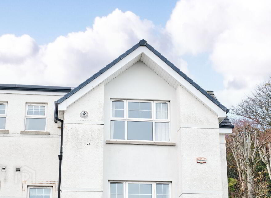 2 Glencairn, 113 Glenarm Road, Larne, BT40 1EE