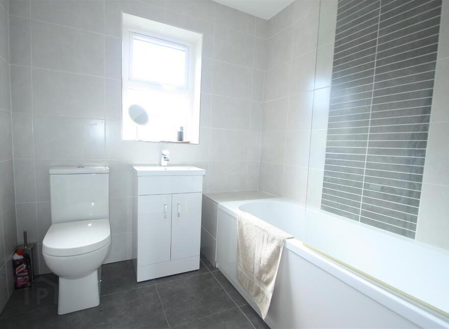 22 Magheraknock Park, Ballynahinch, BT24