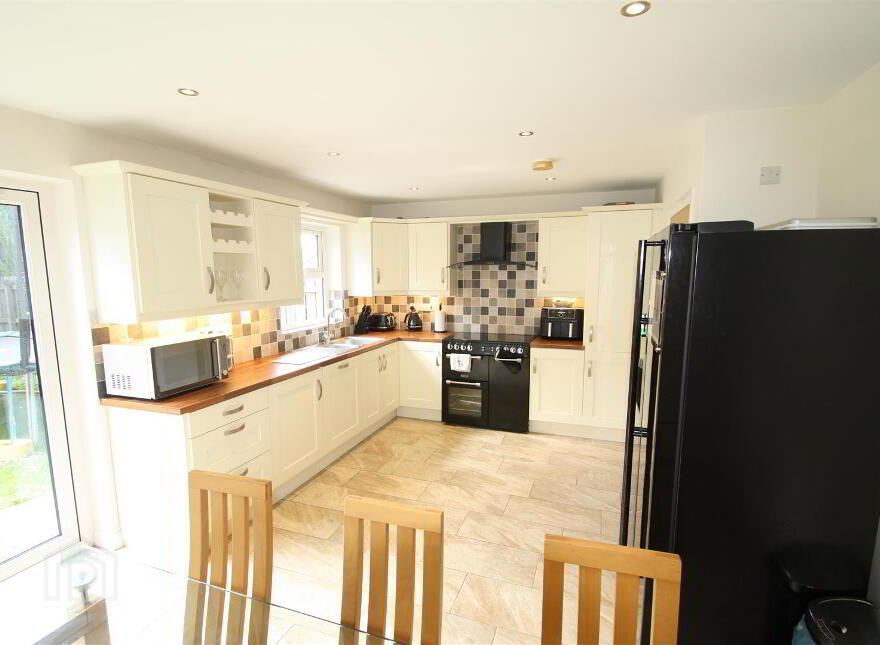 22 Magheraknock Park, Ballynahinch, BT24