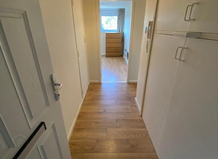 8d Ferndale House, Dunmurry, Belfast, BT17 9DB