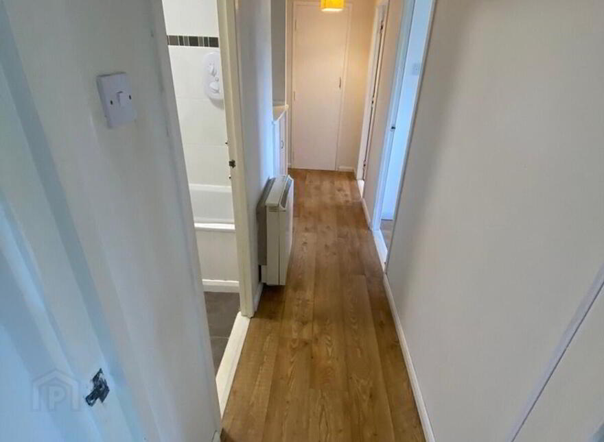 8d Ferndale House, Dunmurry, Belfast, BT17 9DB