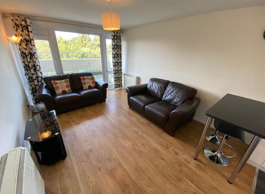 8d Ferndale House, Dunmurry, Belfast, BT17 9DB