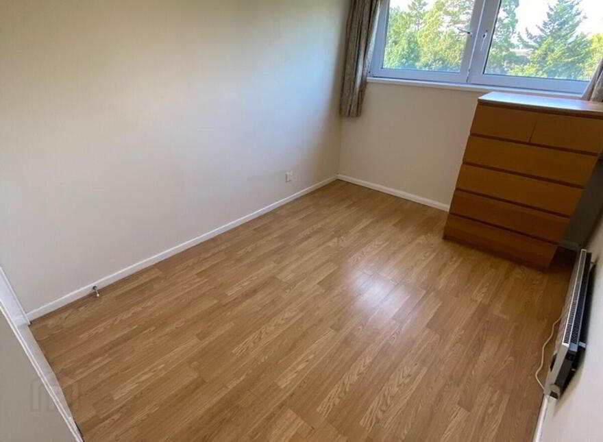 8d Ferndale House, Dunmurry, Belfast, BT17 9DB