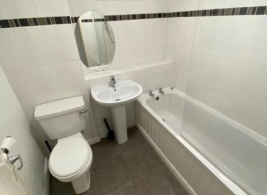 8d Ferndale House, Dunmurry, Belfast, BT17 9DB