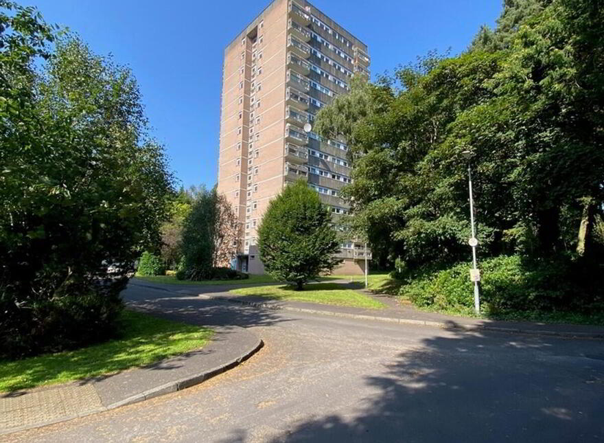 8d Ferndale House, Dunmurry, Belfast, BT17 9DB