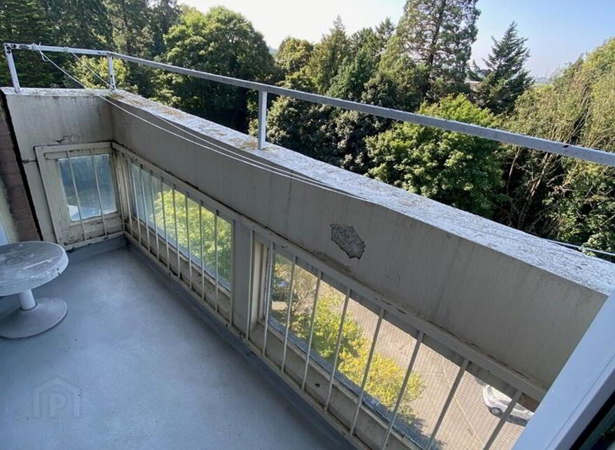 8d Ferndale House, Dunmurry, Belfast, BT17 9DB