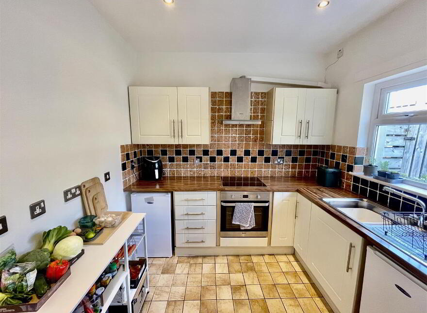 6 Frederick Place, Newtownards, BT23 4AW