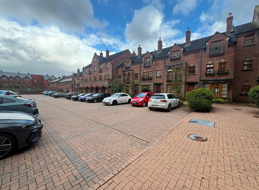 27 The Cloisters, Belfast, BT7 1GD