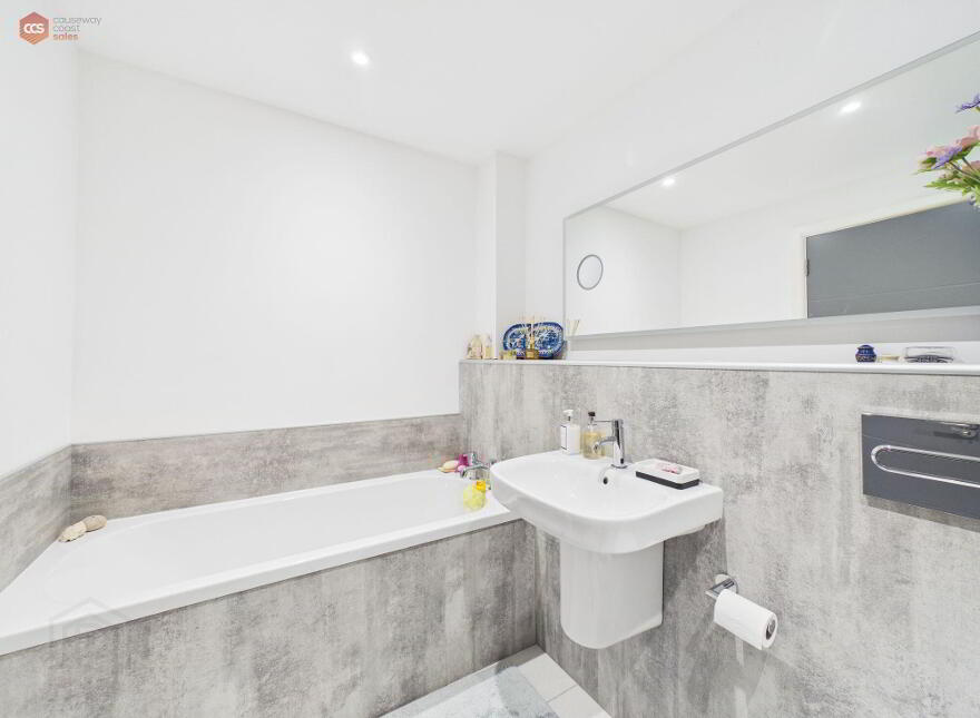 Apt 6 Dunluce View, 24 Dunluce Avenue, Portrush, BT56 8DW